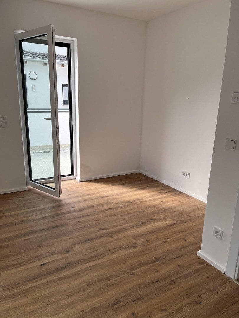 Prenájom bytu 3-izbový 85 m², Waghäuselerstraße, Neulußheim, Bádensko-Wurttembersko Prenájom bytu 3-izbový 85 m², Waghäuselerstraße, Neulußheim, Bádensko-Wurttembersko
