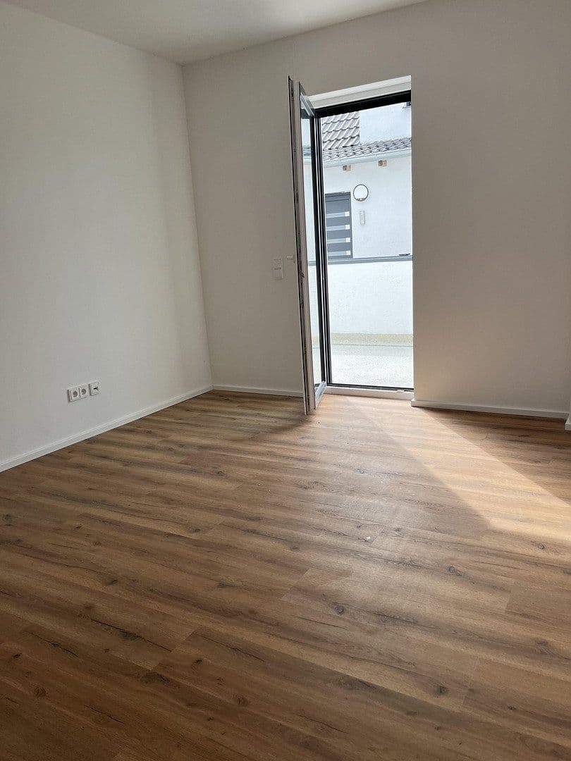 Prenájom bytu 3-izbový 85 m², Waghäuselerstraße, Neulußheim, Bádensko-Wurttembersko Prenájom bytu 3-izbový 85 m², Waghäuselerstraße, Neulußheim, Bádensko-Wurttembersko