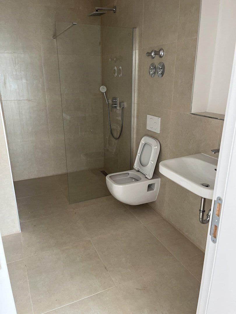 Prenájom bytu 3-izbový 85 m², Waghäuselerstraße, Neulußheim, Bádensko-Wurttembersko Prenájom bytu 3-izbový 85 m², Waghäuselerstraße, Neulußheim, Bádensko-Wurttembersko