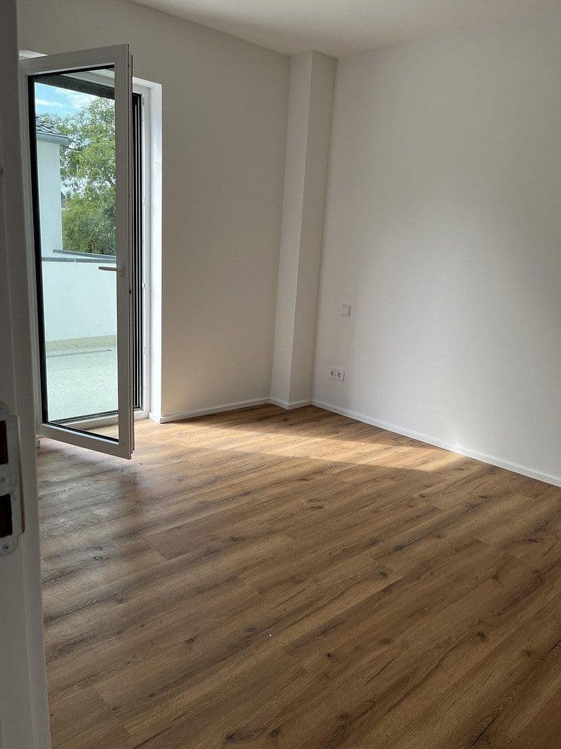Prenájom bytu 3-izbový 85 m², Waghäuselerstraße, Neulußheim, Bádensko-Wurttembersko Prenájom bytu 3-izbový 85 m², Waghäuselerstraße, Neulußheim, Bádensko-Wurttembersko