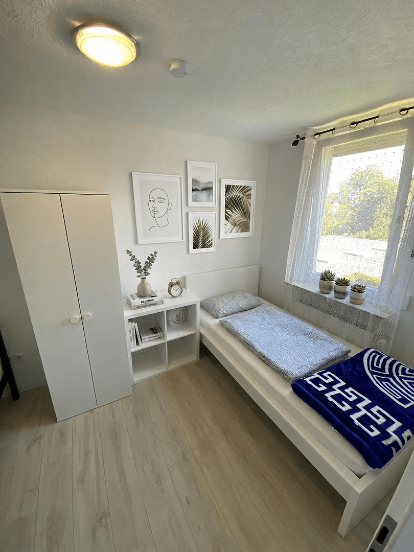 Prenájom bytu 3-izbový 60 m², Kirchtalstr. 24, Stuttgart, Bádensko-Wurttembersko Prenájom bytu 3-izbový 60 m², Kirchtalstr. 24, Stuttgart, Bádensko-Wurttembersko