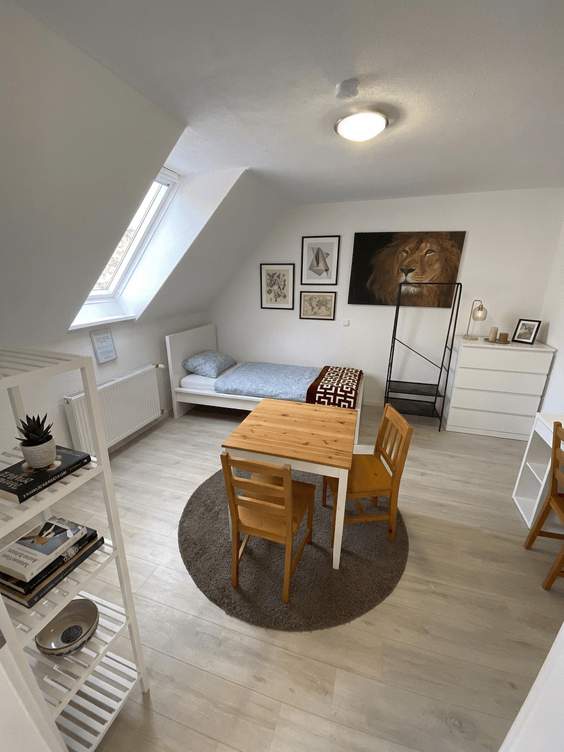 Prenájom bytu 3-izbový 60 m², Kirchtalstr. 24, Stuttgart, Bádensko-Wurttembersko Prenájom bytu 3-izbový 60 m², Kirchtalstr. 24, Stuttgart, Bádensko-Wurttembersko