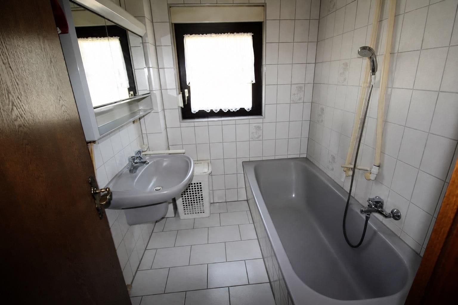 Predaj domu 152 m², pozemok 322 m², Rheinstraße 10, 76467 Bietigheim/Baden, Bietigheim, Bádensko-Wurttembersko Predaj domu 152 m², pozemok 322 m², Rheinstraße 10, 76467 Bietigheim/Baden, Bietigheim, Bádensko-Wurttembersko