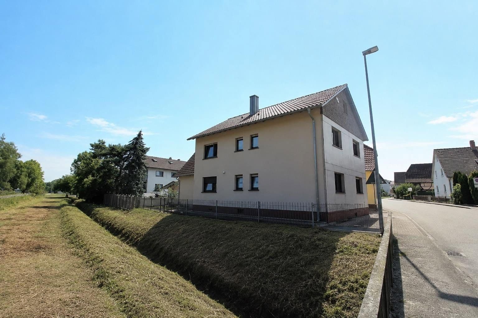 Predaj domu 152 m², pozemok 322 m², Rheinstraße 10, 76467 Bietigheim/Baden, Bietigheim, Bádensko-Wurttembersko Predaj domu 152 m², pozemok 322 m², Rheinstraße 10, 76467 Bietigheim/Baden, Bietigheim, Bádensko-Wurttembersko