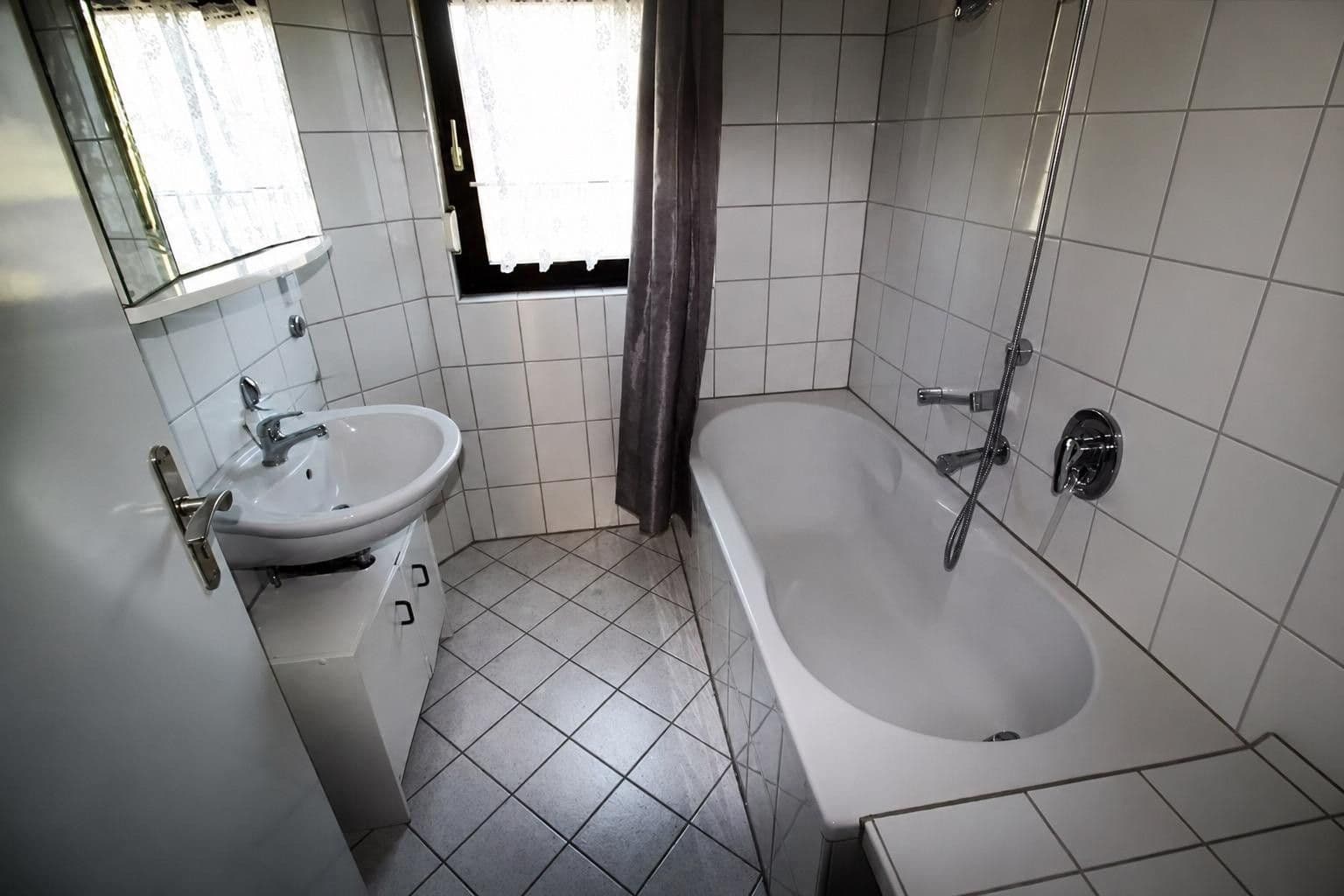 Predaj domu 152 m², pozemok 322 m², Rheinstraße 10, 76467 Bietigheim/Baden, Bietigheim, Bádensko-Wurttembersko Predaj domu 152 m², pozemok 322 m², Rheinstraße 10, 76467 Bietigheim/Baden, Bietigheim, Bádensko-Wurttembersko