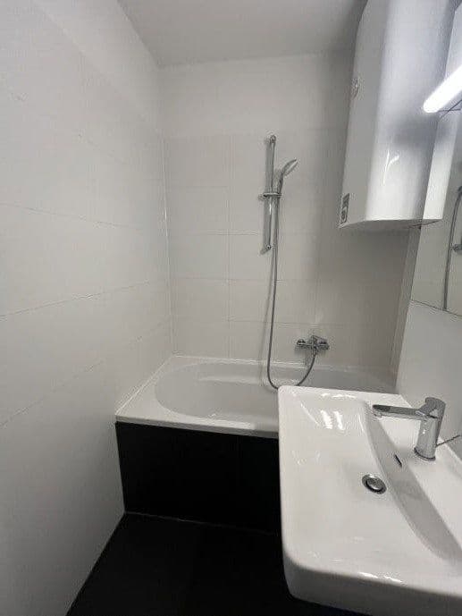 Prenájom bytu 1-izbový 33 m², Spittelauer Lände 9, Wien, Viedeň Prenájom bytu 1-izbový 33 m², Spittelauer Lände 9, Wien, Viedeň