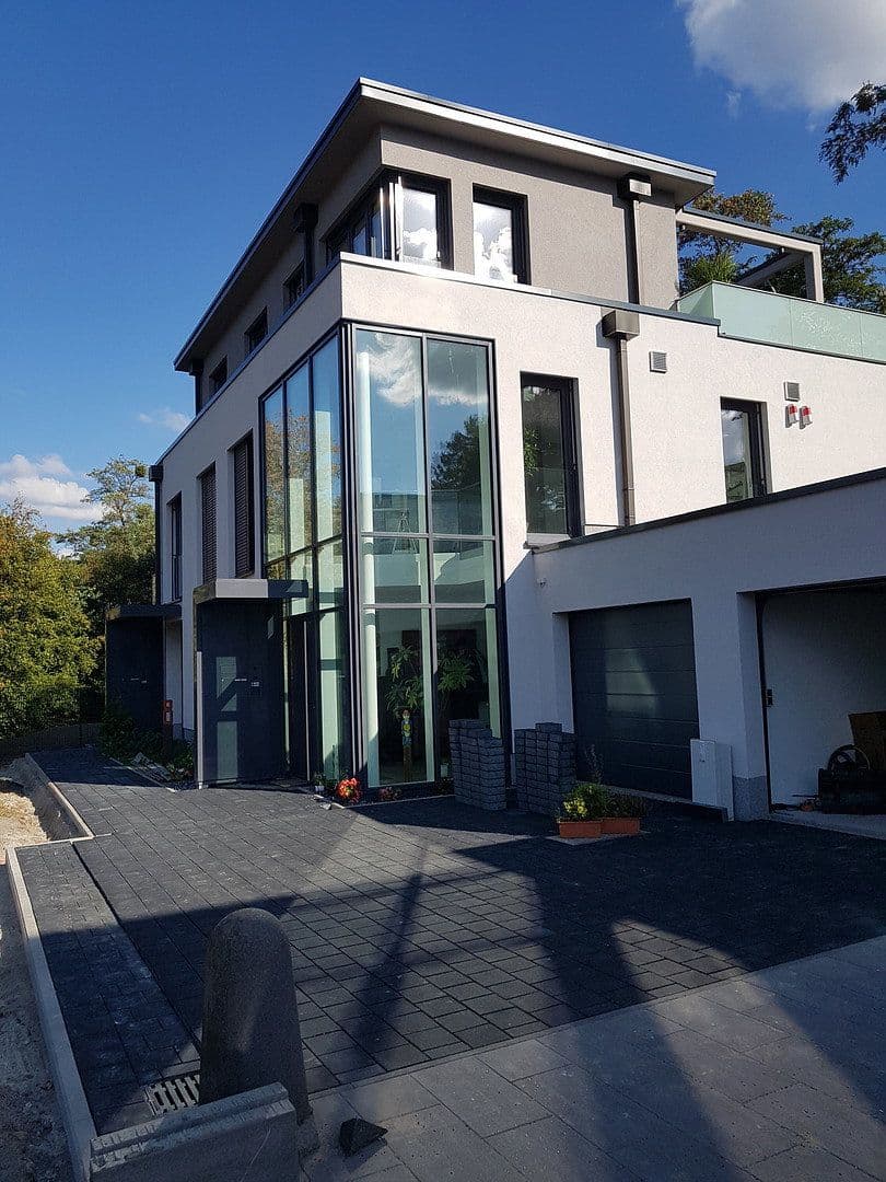 Prenájom bytu 3-izbový 183 m², Am Lohmühlensee 8, Duisburg, Severné Porýnie - Westfálsko Prenájom bytu 3-izbový 183 m², Am Lohmühlensee 8, Duisburg, Severné Porýnie - Westfálsko