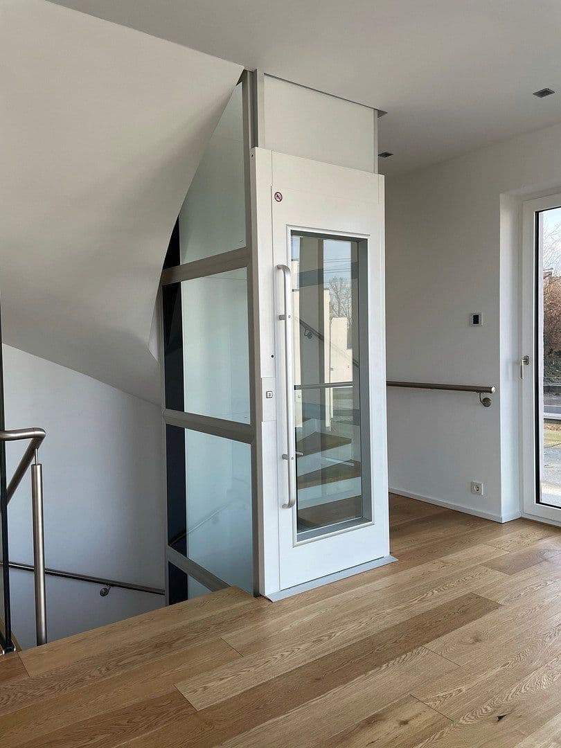Prenájom bytu 3-izbový 183 m², Am Lohmühlensee 8, Duisburg, Severné Porýnie - Westfálsko Prenájom bytu 3-izbový 183 m², Am Lohmühlensee 8, Duisburg, Severné Porýnie - Westfálsko