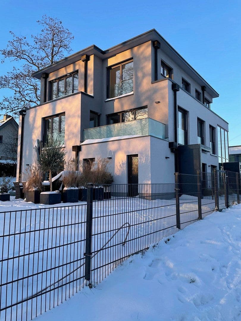 Prenájom bytu 3-izbový 183 m², Am Lohmühlensee 8, Duisburg, Severné Porýnie - Westfálsko Prenájom bytu 3-izbový 183 m², Am Lohmühlensee 8, Duisburg, Severné Porýnie - Westfálsko
