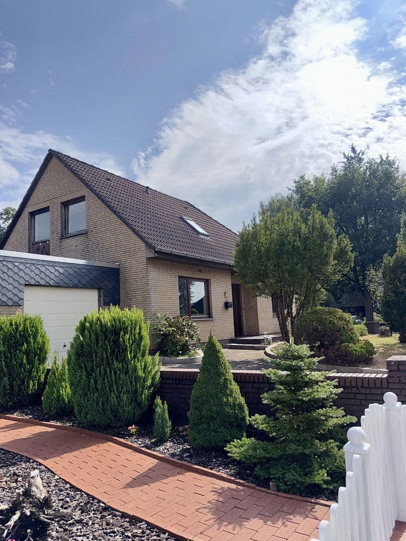 Predaj domu 152 m², pozemok 696 m², Weimarer Straße 2, Delmenhorst, Dolné Sasko Predaj domu 152 m², pozemok 696 m², Weimarer Straße 2, Delmenhorst, Dolné Sasko