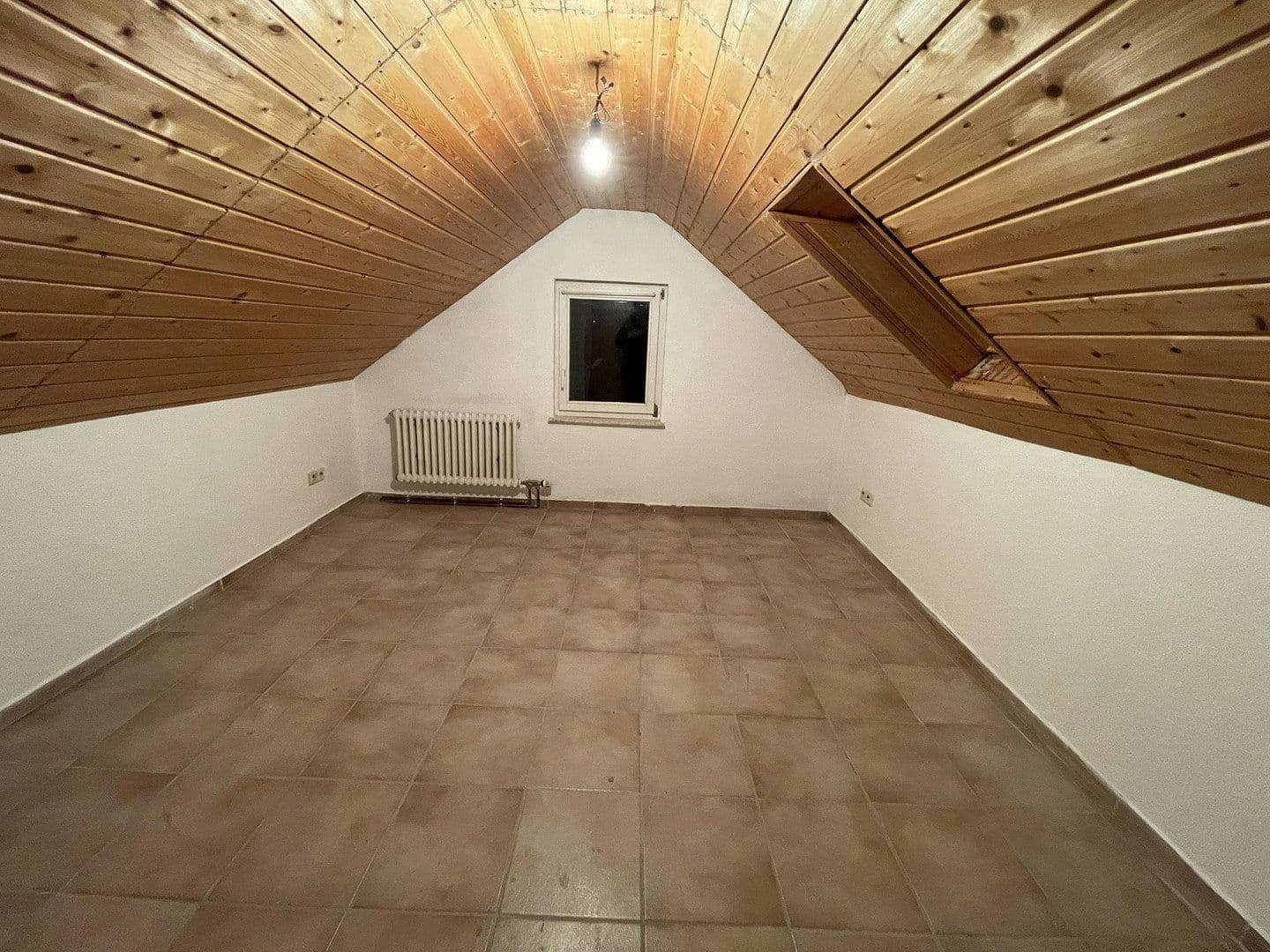 Predaj domu 125 m², pozemok 512 m², Lauda-Königshofen, Bádensko-Wurttembersko Predaj domu 125 m², pozemok 512 m², Lauda-Königshofen, Bádensko-Wurttembersko