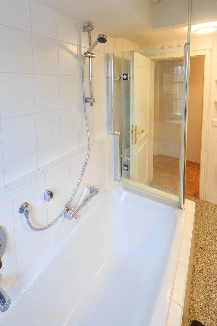 Prenájom bytu 3-izbový 87 m², Öhringer Straße 21, Stuttgart, Bádensko-Wurttembersko Prenájom bytu 3-izbový 87 m², Öhringer Straße 21, Stuttgart, Bádensko-Wurttembersko