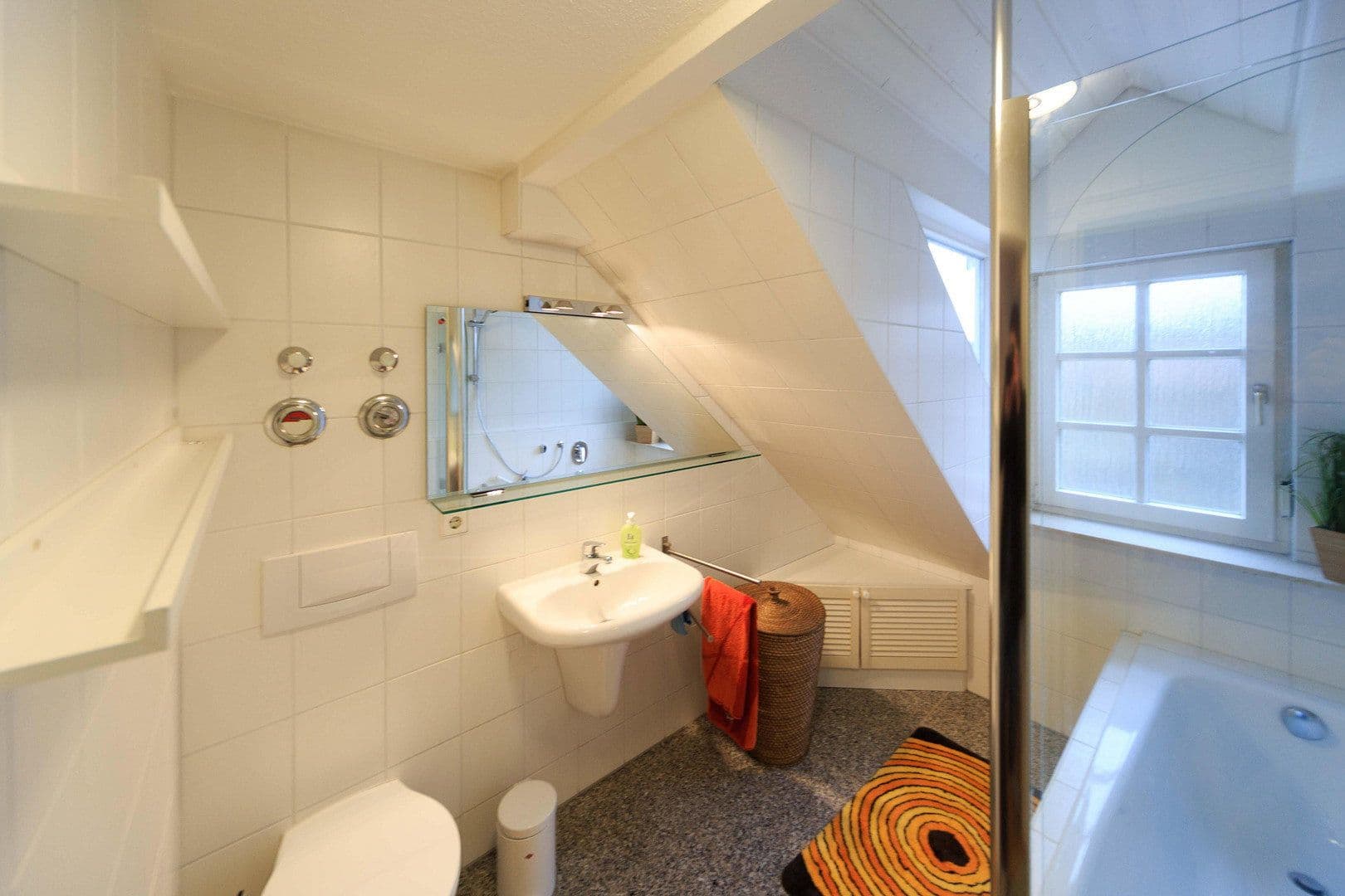 Prenájom bytu 3-izbový 87 m², Öhringer Straße 21, Stuttgart, Bádensko-Wurttembersko Prenájom bytu 3-izbový 87 m², Öhringer Straße 21, Stuttgart, Bádensko-Wurttembersko