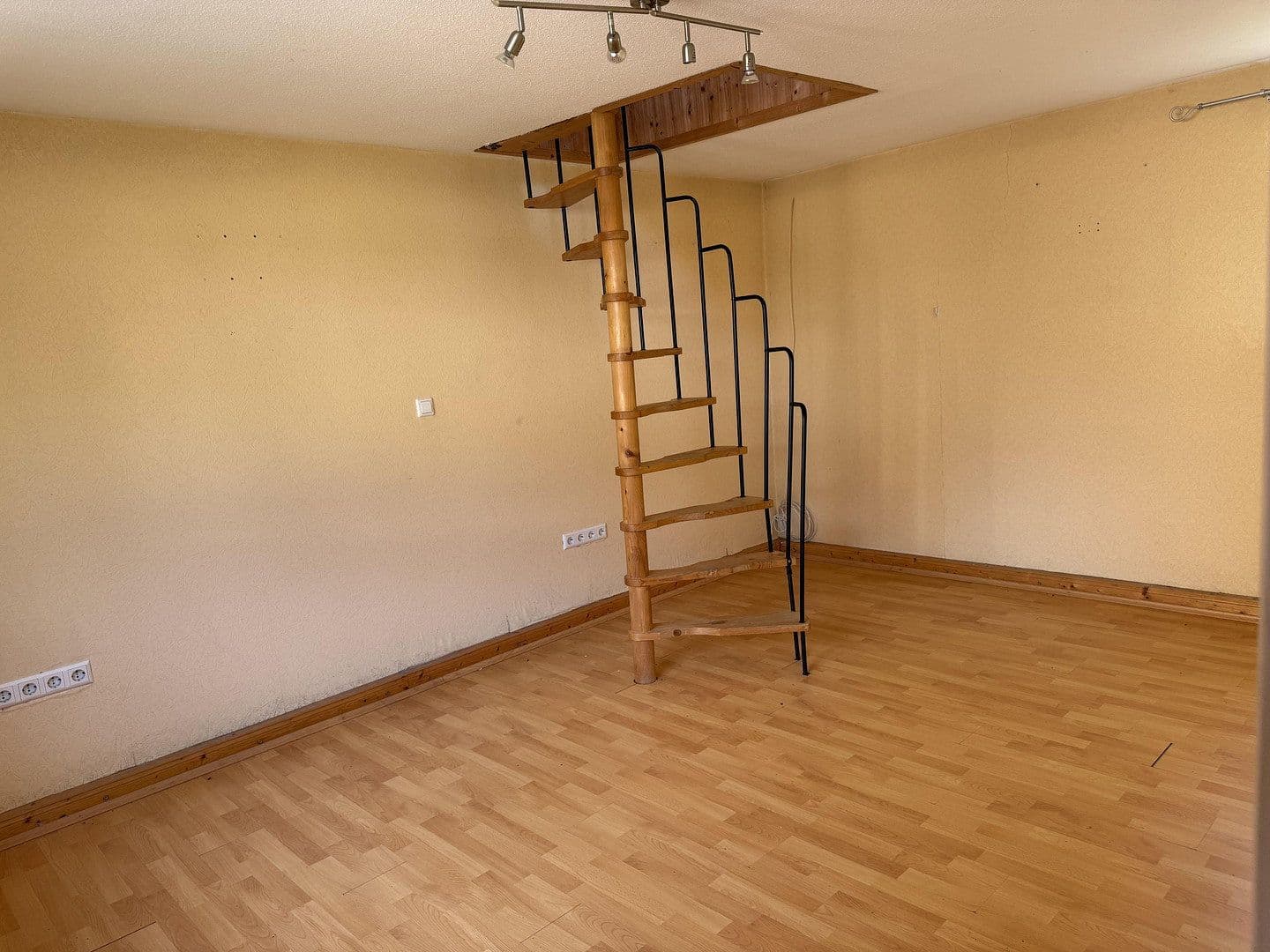 Predaj domu 60 m², pozemok 250 m², Bad Rappenau, Bádensko-Wurttembersko Predaj domu 60 m², pozemok 250 m², Bad Rappenau, Bádensko-Wurttembersko
