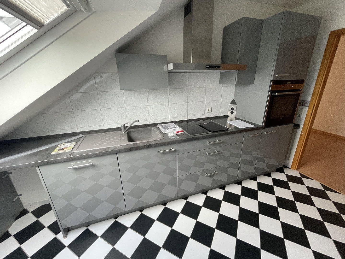 Prenájom bytu 3-izbový 75 m², Krefeld, Severné Porýnie - Westfálsko Prenájom bytu 3-izbový 75 m², Krefeld, Severné Porýnie - Westfálsko