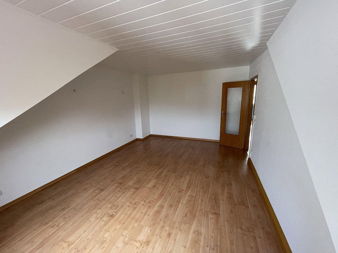 Prenájom bytu 3-izbový 75 m², Krefeld, Severné Porýnie - Westfálsko Prenájom bytu 3-izbový 75 m², Krefeld, Severné Porýnie - Westfálsko