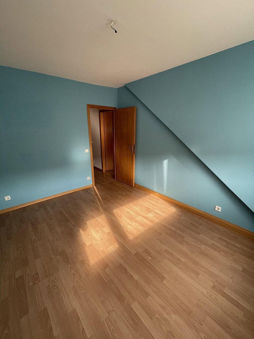 Prenájom bytu 3-izbový 75 m², Krefeld, Severné Porýnie - Westfálsko Prenájom bytu 3-izbový 75 m², Krefeld, Severné Porýnie - Westfálsko