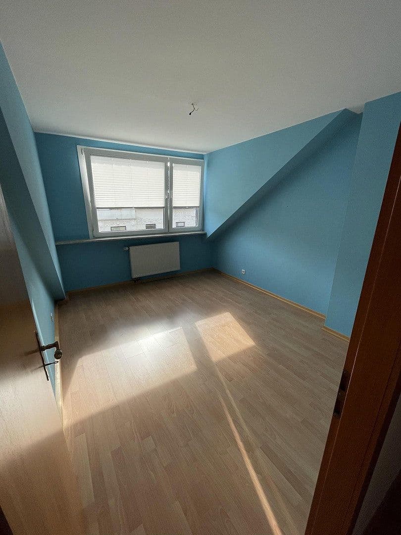 Prenájom bytu 3-izbový 75 m², Krefeld, Severné Porýnie - Westfálsko Prenájom bytu 3-izbový 75 m², Krefeld, Severné Porýnie - Westfálsko