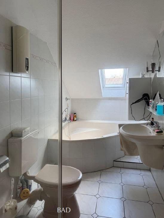 Prenájom bytu 3-izbový 75 m², Krefeld, Severné Porýnie - Westfálsko Prenájom bytu 3-izbový 75 m², Krefeld, Severné Porýnie - Westfálsko