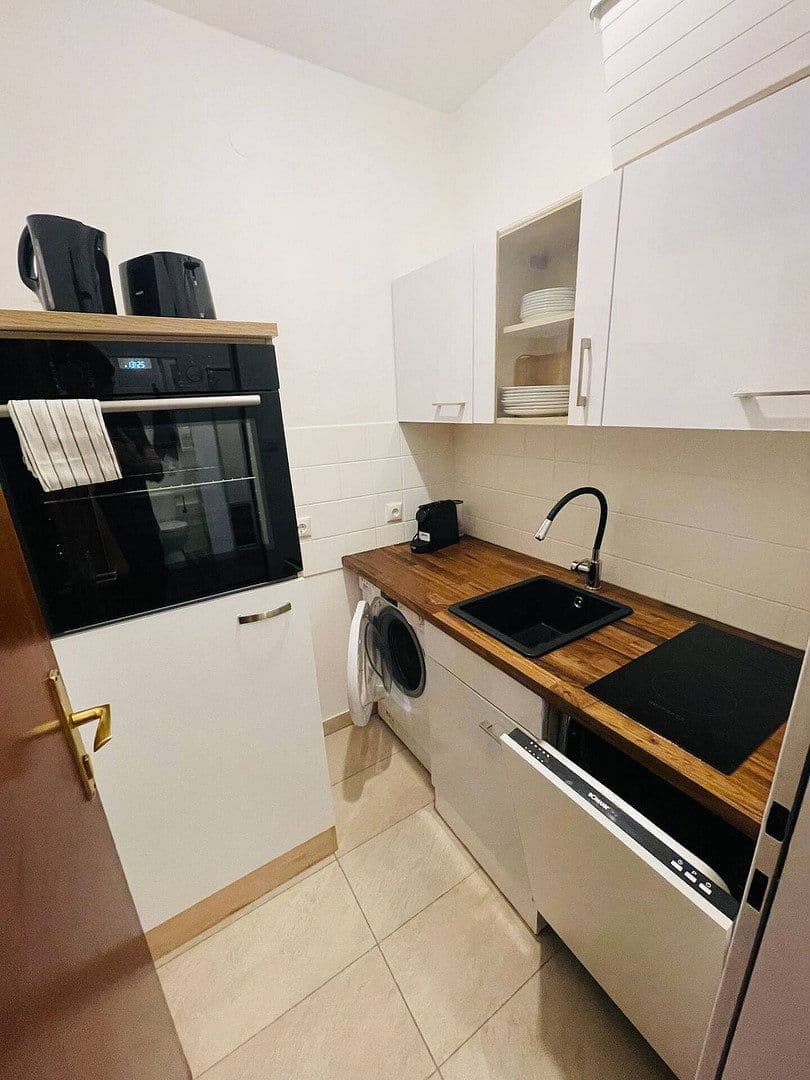 Prenájom bytu 1-izbový 38 m², Salzburg, Salzbursko Prenájom bytu 1-izbový 38 m², Salzburg, Salzbursko