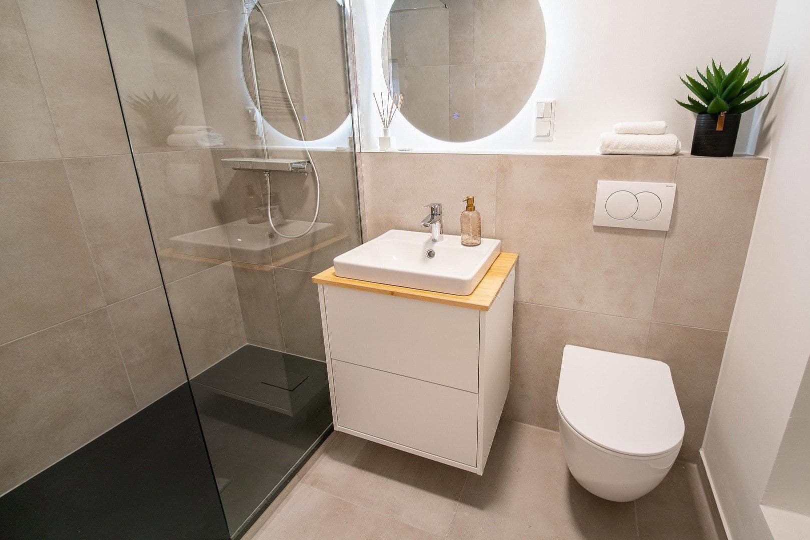 Predaj bytu 3-izbový 72 m², Duisburg, Severné Porýnie - Westfálsko Predaj bytu 3-izbový 72 m², Duisburg, Severné Porýnie - Westfálsko