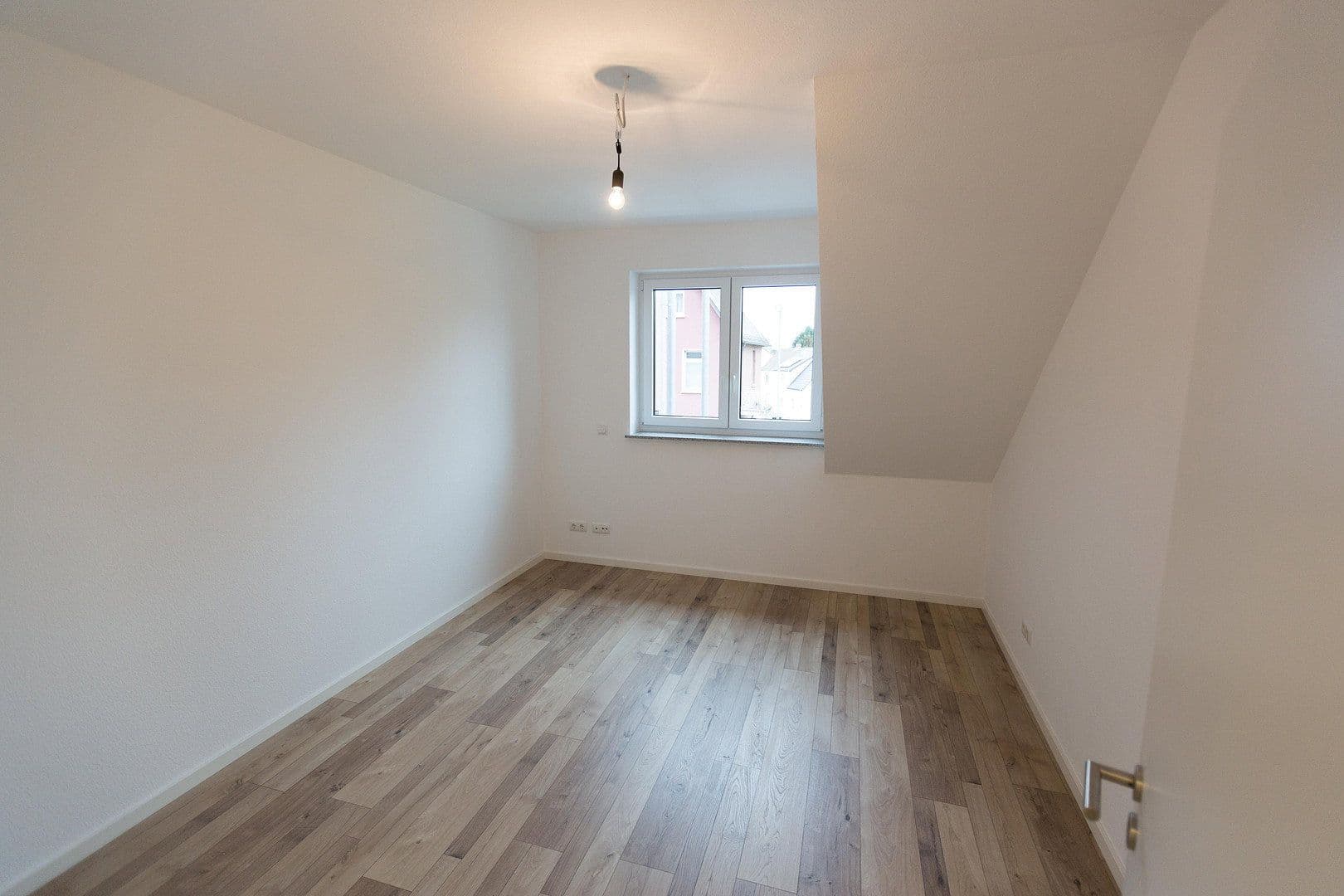 Prenájom bytu 3-izbový 105 m², Frankfurter Straße 169, Bad Vilbel, Hesensko Prenájom bytu 3-izbový 105 m², Frankfurter Straße 169, Bad Vilbel, Hesensko