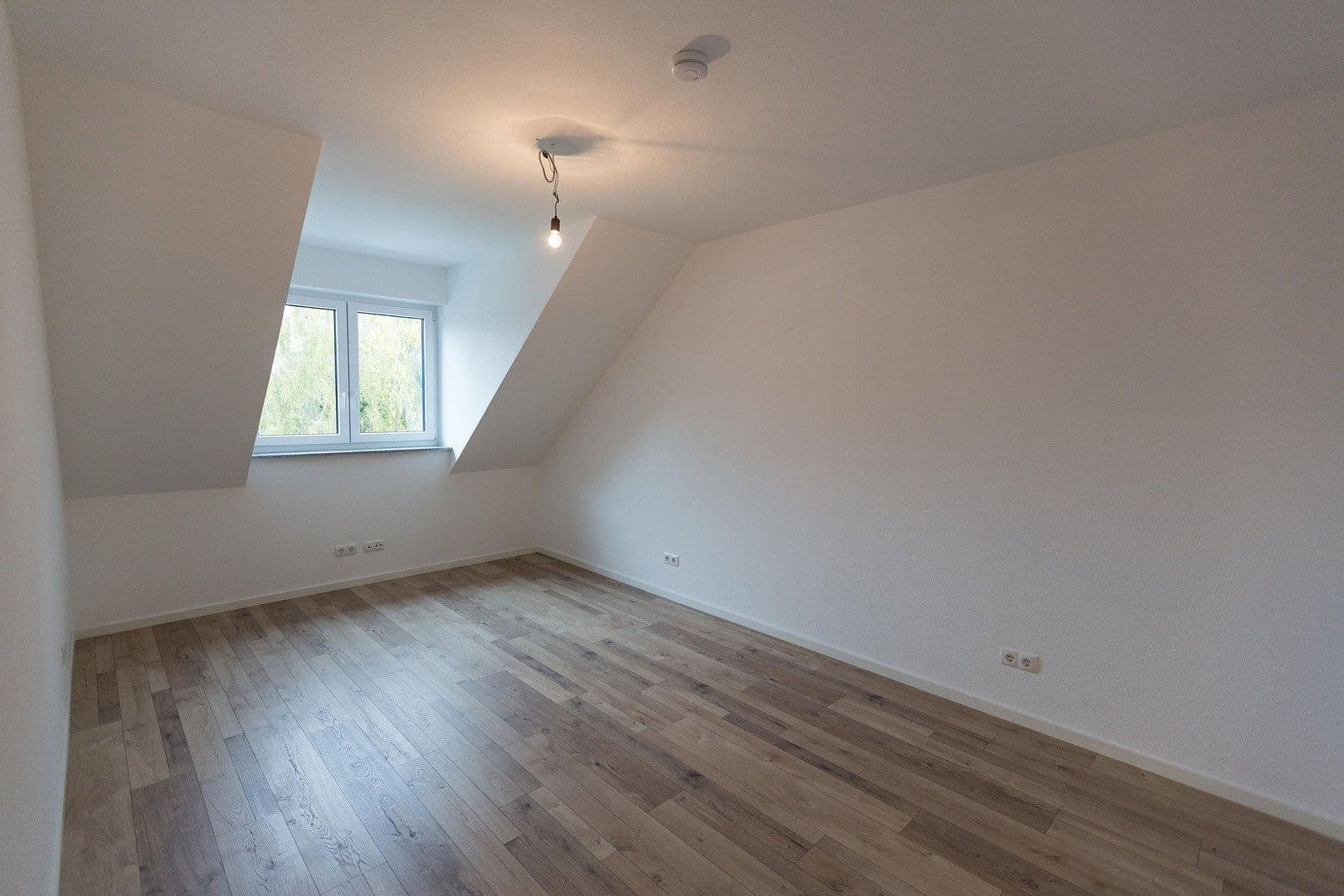 Prenájom bytu 3-izbový 105 m², Frankfurter Straße 169, Bad Vilbel, Hesensko Prenájom bytu 3-izbový 105 m², Frankfurter Straße 169, Bad Vilbel, Hesensko