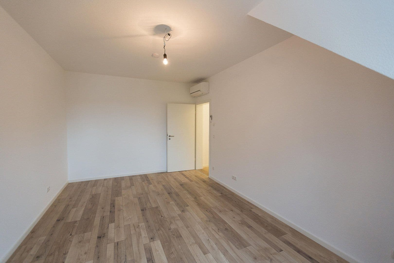 Prenájom bytu 3-izbový 105 m², Frankfurter Straße 169, Bad Vilbel, Hesensko Prenájom bytu 3-izbový 105 m², Frankfurter Straße 169, Bad Vilbel, Hesensko