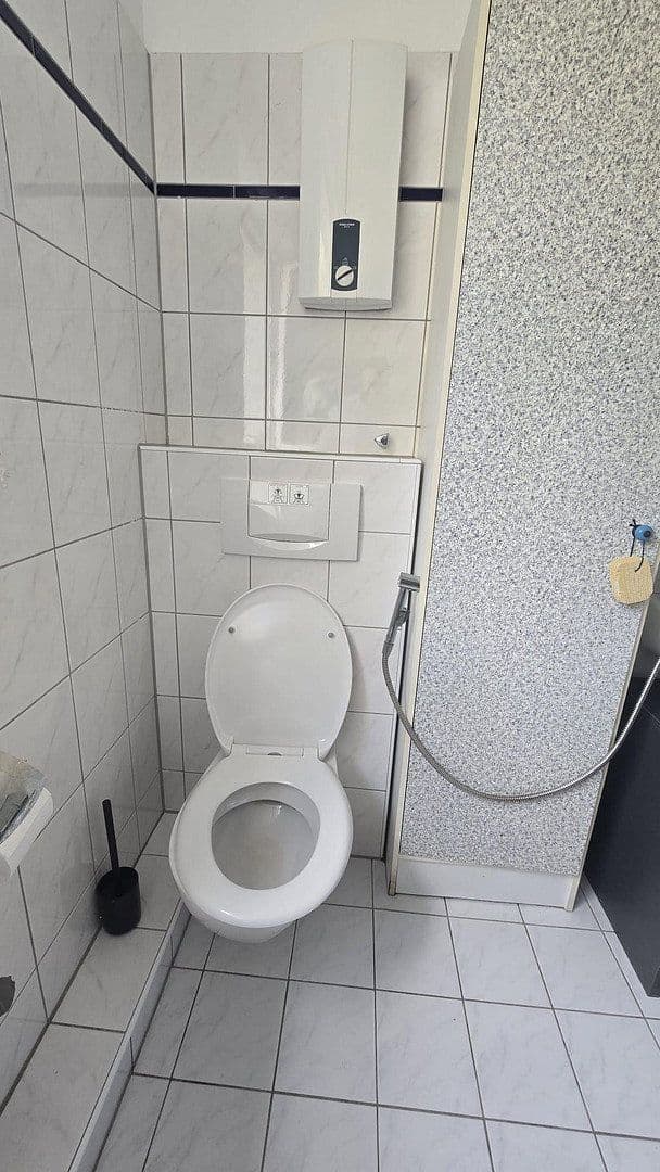 Prenájom bytu 3-izbový 105 m², Ittertalstraße 138, Solingen, Severné Porýnie - Westfálsko Prenájom bytu 3-izbový 105 m², Ittertalstraße 138, Solingen, Severné Porýnie - Westfálsko
