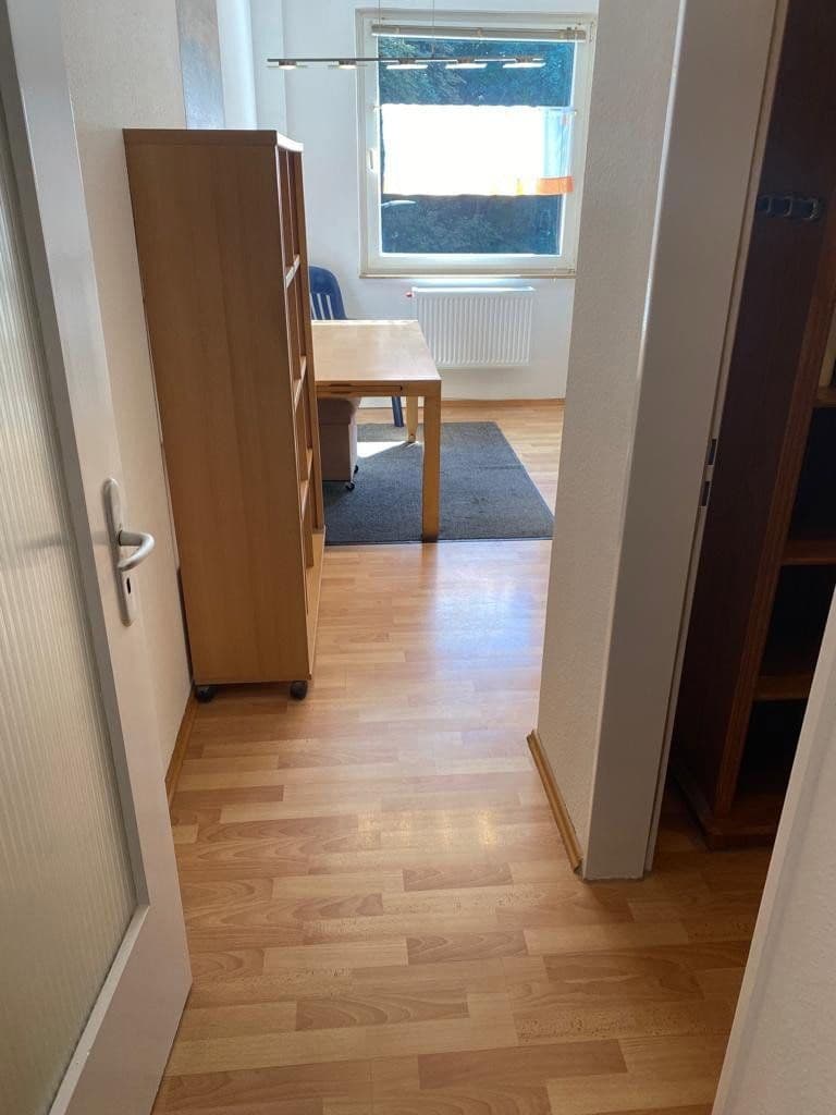 Prenájom bytu 3-izbový 105 m², Ittertalstraße 138, Solingen, Severné Porýnie - Westfálsko Prenájom bytu 3-izbový 105 m², Ittertalstraße 138, Solingen, Severné Porýnie - Westfálsko