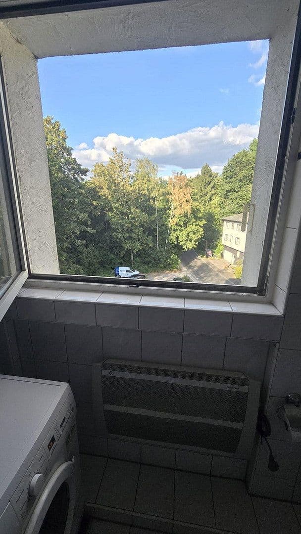 Prenájom bytu 3-izbový 105 m², Ittertalstraße 138, Solingen, Severné Porýnie - Westfálsko Prenájom bytu 3-izbový 105 m², Ittertalstraße 138, Solingen, Severné Porýnie - Westfálsko