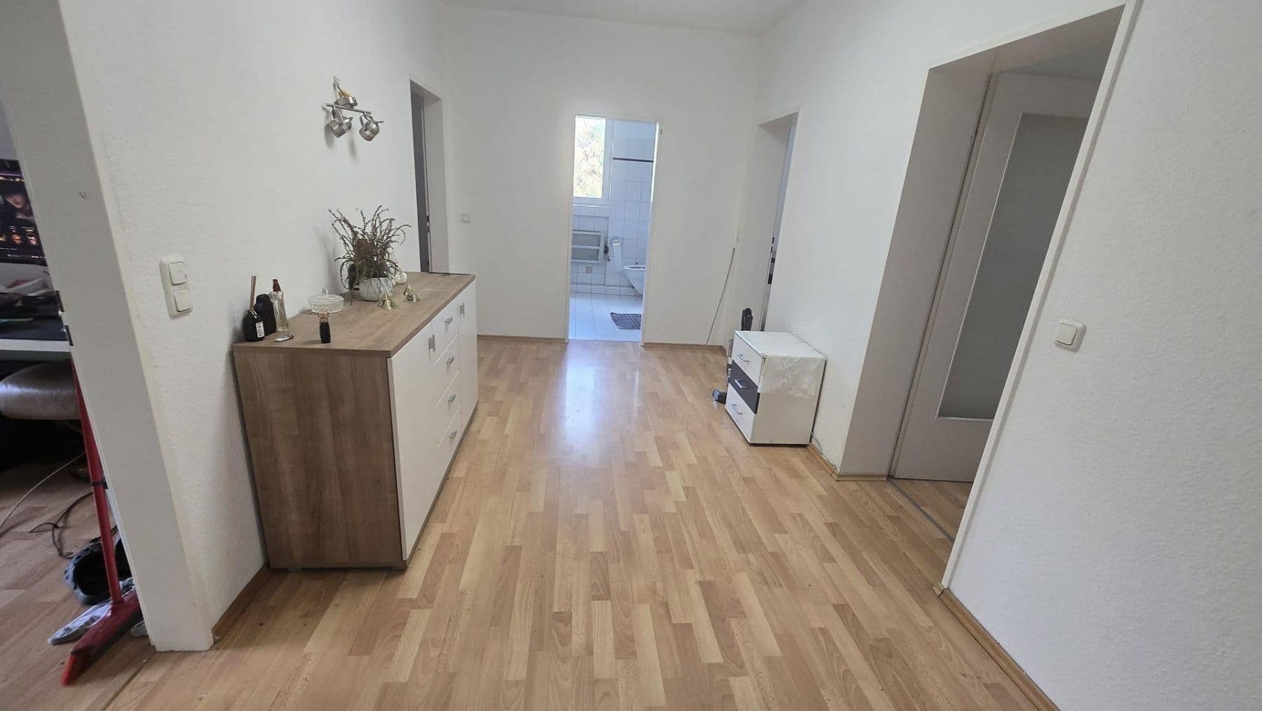 Prenájom bytu 3-izbový 105 m², Ittertalstraße 138, Solingen, Severné Porýnie - Westfálsko Prenájom bytu 3-izbový 105 m², Ittertalstraße 138, Solingen, Severné Porýnie - Westfálsko