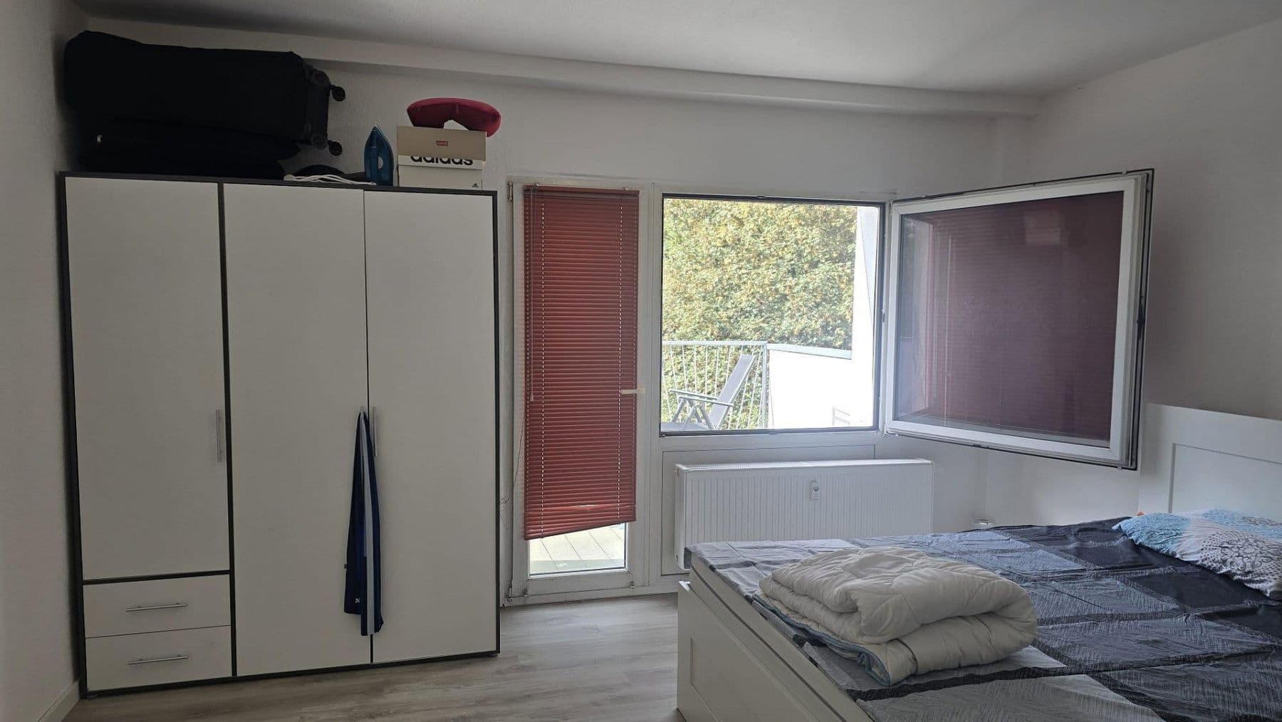 Prenájom bytu 3-izbový 105 m², Ittertalstraße 138, Solingen, Severné Porýnie - Westfálsko Prenájom bytu 3-izbový 105 m², Ittertalstraße 138, Solingen, Severné Porýnie - Westfálsko