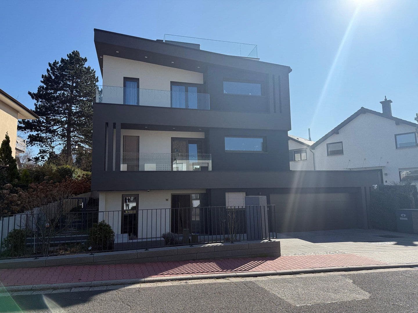 Predaj domu 420 m², pozemok 643 m², Bad Vilbel, Hesensko Predaj domu 420 m², pozemok 643 m², Bad Vilbel, Hesensko