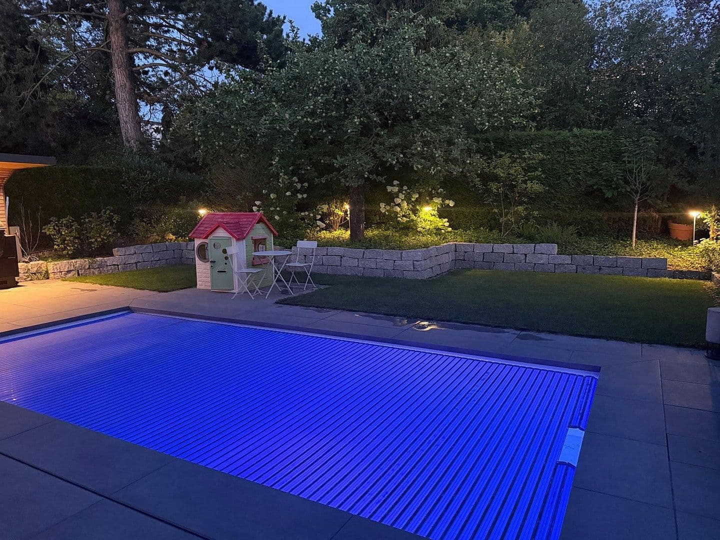 Predaj domu 420 m², pozemok 643 m², Bad Vilbel, Hesensko Predaj domu 420 m², pozemok 643 m², Bad Vilbel, Hesensko