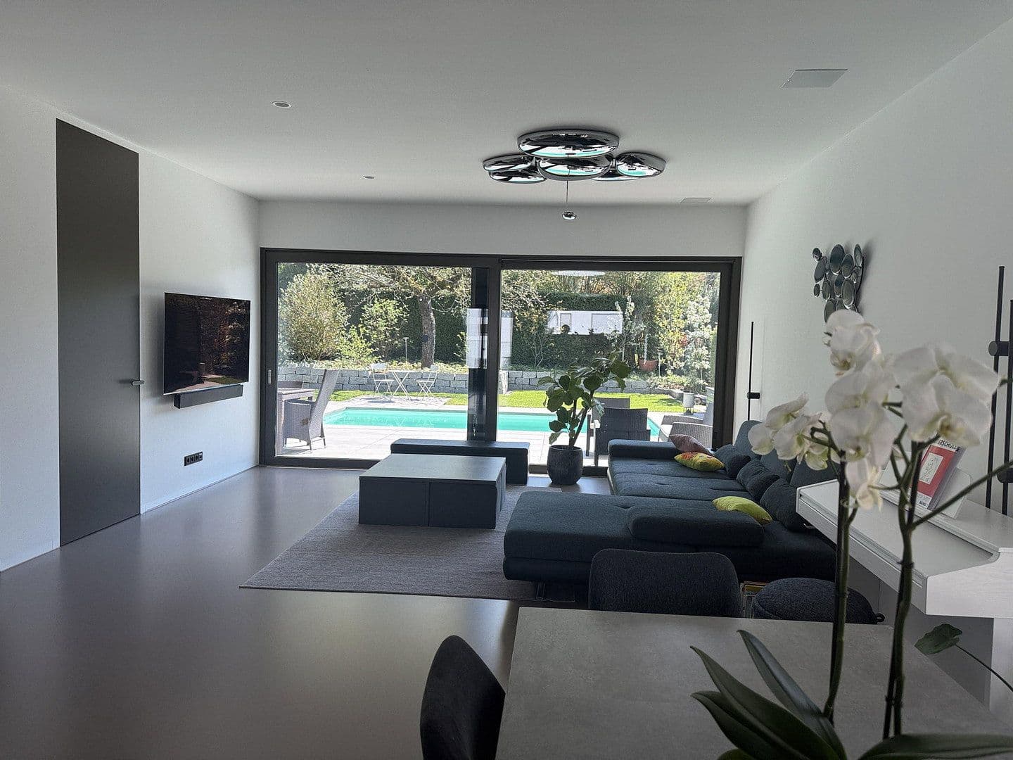 Predaj domu 420 m², pozemok 643 m², Bad Vilbel, Hesensko Predaj domu 420 m², pozemok 643 m², Bad Vilbel, Hesensko