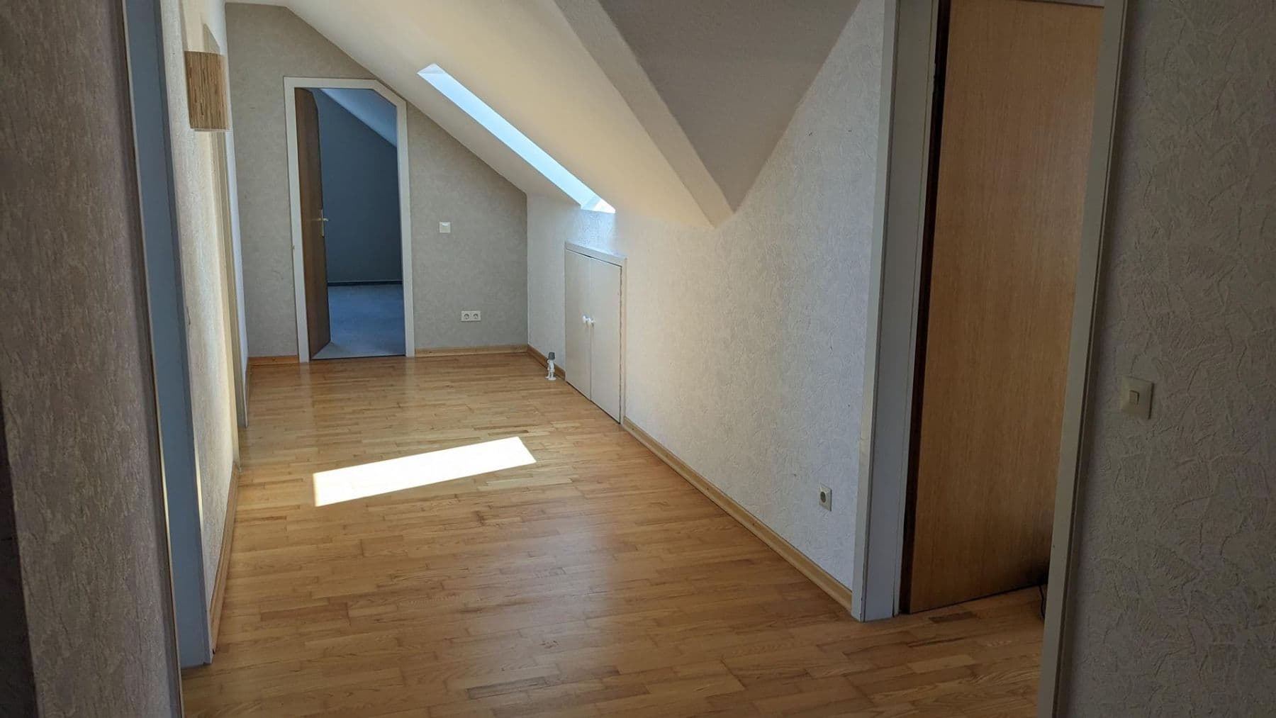 Predaj domu 210 m², pozemok 998 m², Barsinghausen, Dolné Sasko Predaj domu 210 m², pozemok 998 m², Barsinghausen, Dolné Sasko