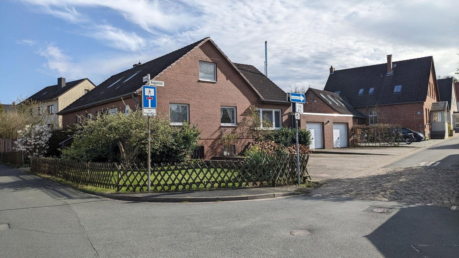 Predaj domu 210 m², pozemok 998 m², Barsinghausen, Dolné Sasko Predaj domu 210 m², pozemok 998 m², Barsinghausen, Dolné Sasko
