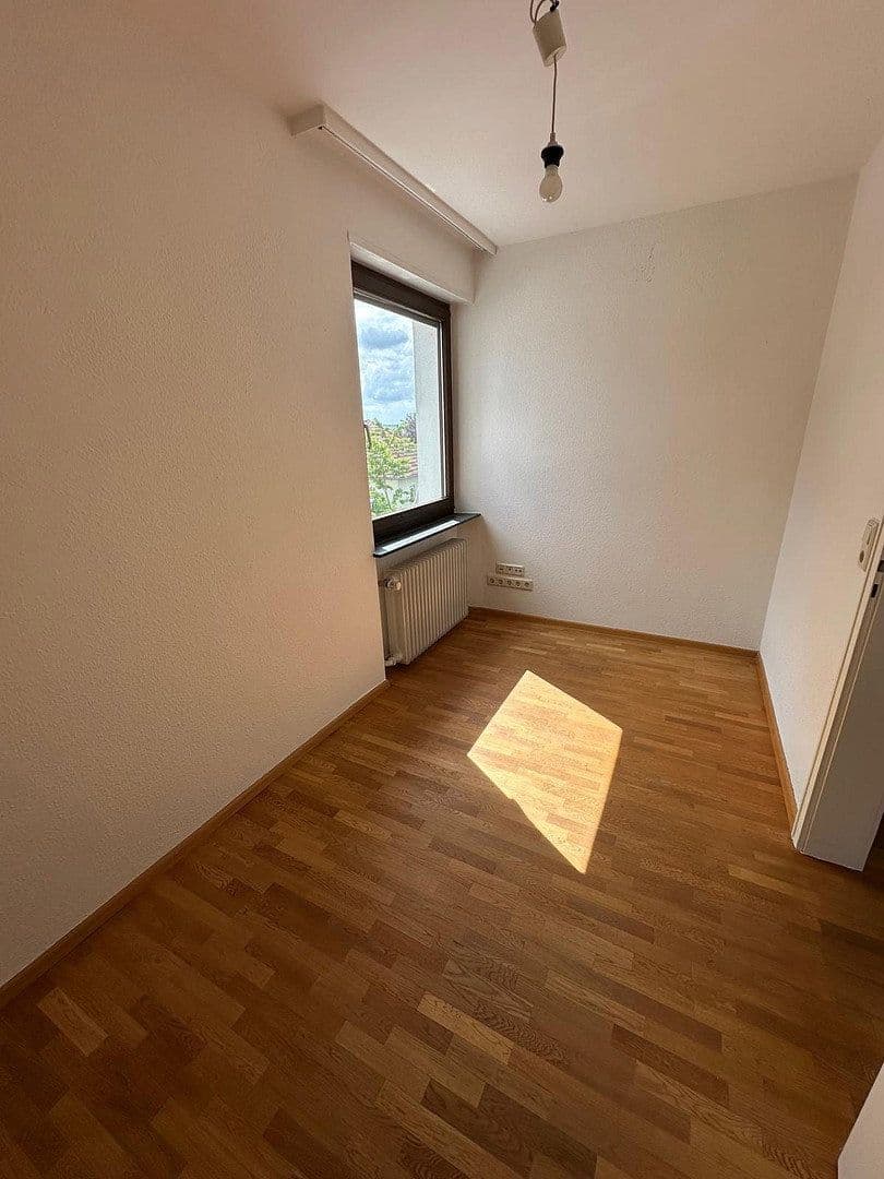 Prenájom domu 175 m², pozemok 950 m², Kerzenheim, Porýnie-Falcko Prenájom domu 175 m², pozemok 950 m², Kerzenheim, Porýnie-Falcko