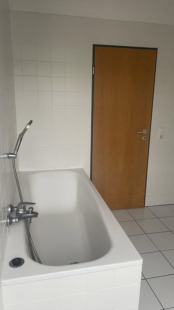 Prenájom bytu 2-izbový 82 m², Lohmar, Severné Porýnie - Westfálsko Prenájom bytu 2-izbový 82 m², Lohmar, Severné Porýnie - Westfálsko