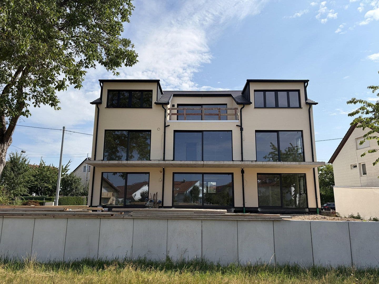 Predaj domu 354 m², pozemok 850 m², Schwäbisch Gmünd, Bádensko-Wurttembersko Predaj domu 354 m², pozemok 850 m², Schwäbisch Gmünd, Bádensko-Wurttembersko