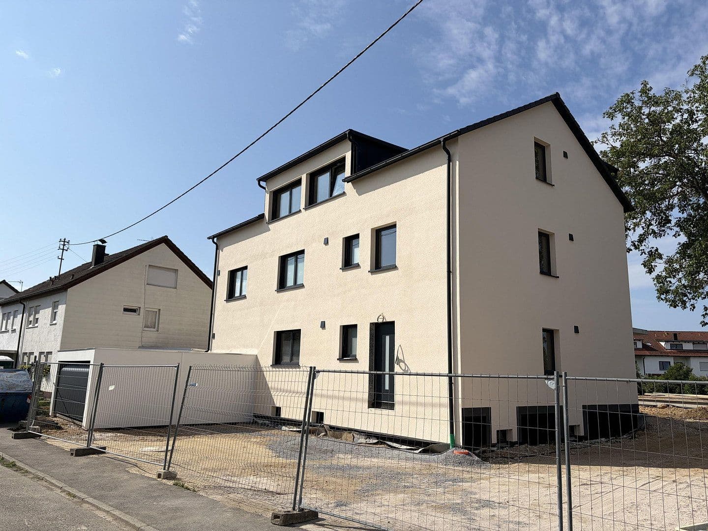 Predaj domu 354 m², pozemok 850 m², Schwäbisch Gmünd, Bádensko-Wurttembersko Predaj domu 354 m², pozemok 850 m², Schwäbisch Gmünd, Bádensko-Wurttembersko