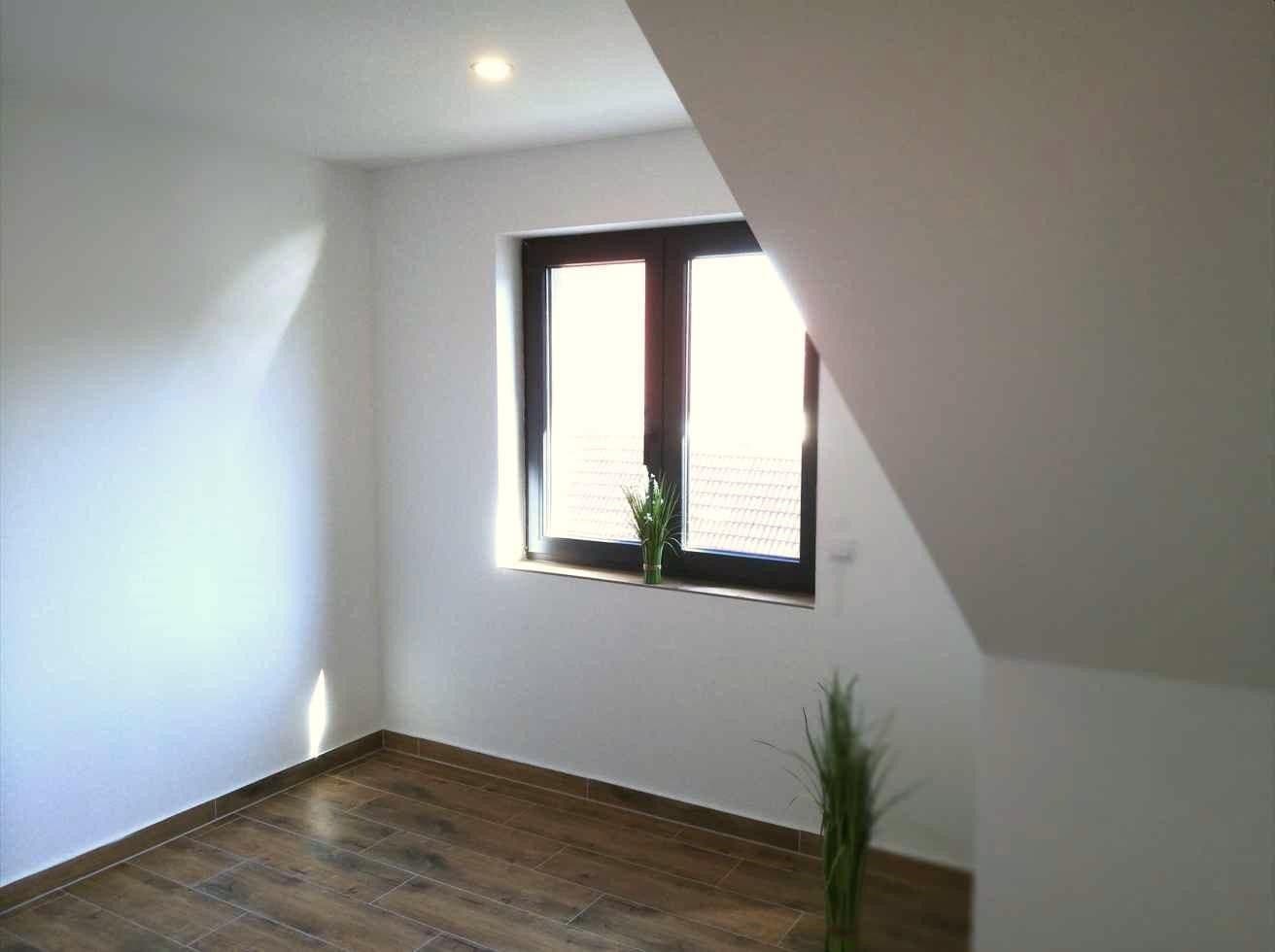 Prenájom domu 160 m², pozemok 385 m², Wächtersbach, Hesensko Prenájom domu 160 m², pozemok 385 m², Wächtersbach, Hesensko