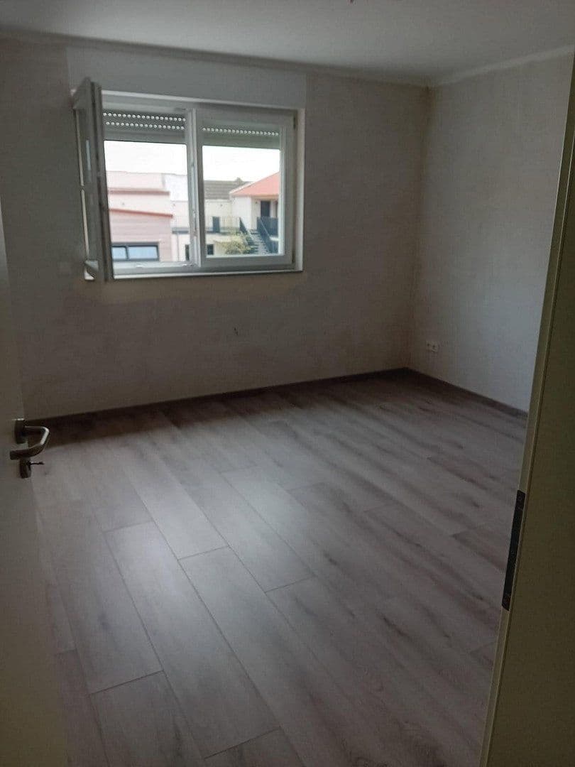 Prenájom bytu 4-izbový 112 m², Weinstr. 59, Bockenheim an der Weinstraße, Porýnie-Falcko Prenájom bytu 4-izbový 112 m², Weinstr. 59, Bockenheim an der Weinstraße, Porýnie-Falcko