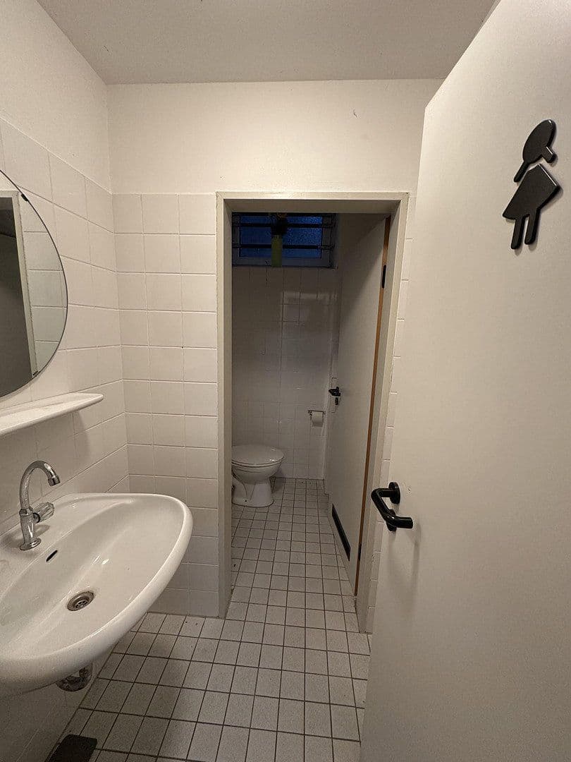 Prenájom nebytového priestoru 313 m², Krayer Straße 197, Essen, Severné Porýnie - Westfálsko Prenájom nebytového priestoru 313 m², Krayer Straße 197, Essen, Severné Porýnie - Westfálsko