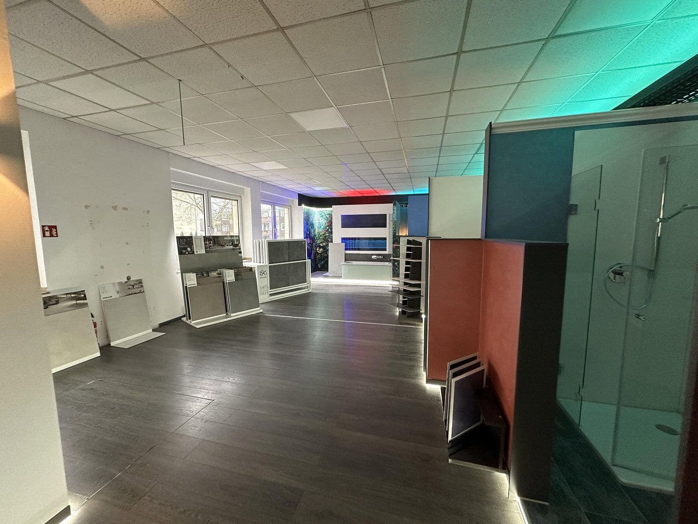 Prenájom nebytového priestoru 313 m², Krayer Straße 197, Essen, Severné Porýnie - Westfálsko Prenájom nebytového priestoru 313 m², Krayer Straße 197, Essen, Severné Porýnie - Westfálsko