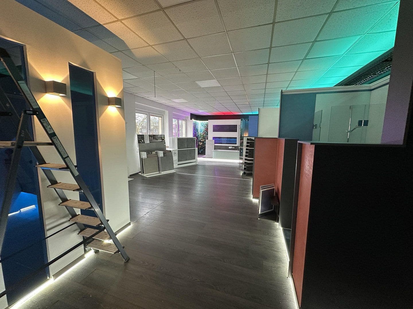 Prenájom nebytového priestoru 313 m², Krayer Straße 197, Essen, Severné Porýnie - Westfálsko Prenájom nebytového priestoru 313 m², Krayer Straße 197, Essen, Severné Porýnie - Westfálsko