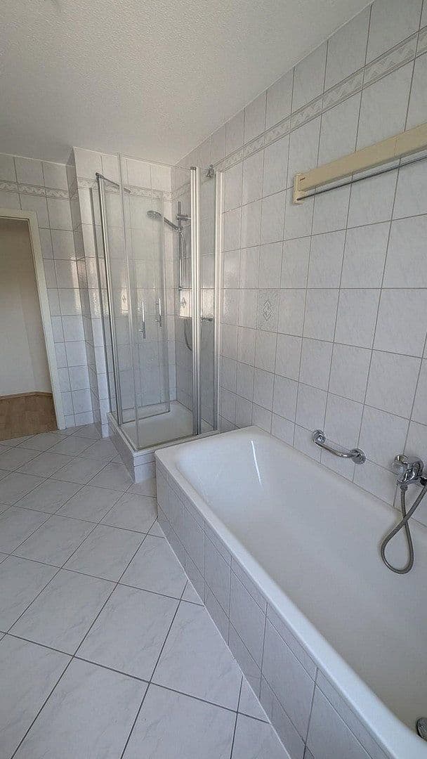 Prenájom bytu 4-izbový 96 m², Dreieich, Hesensko Prenájom bytu 4-izbový 96 m², Dreieich, Hesensko