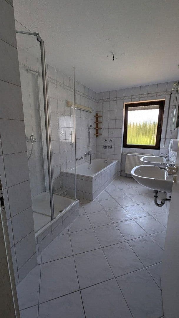 Prenájom bytu 4-izbový 96 m², Dreieich, Hesensko Prenájom bytu 4-izbový 96 m², Dreieich, Hesensko