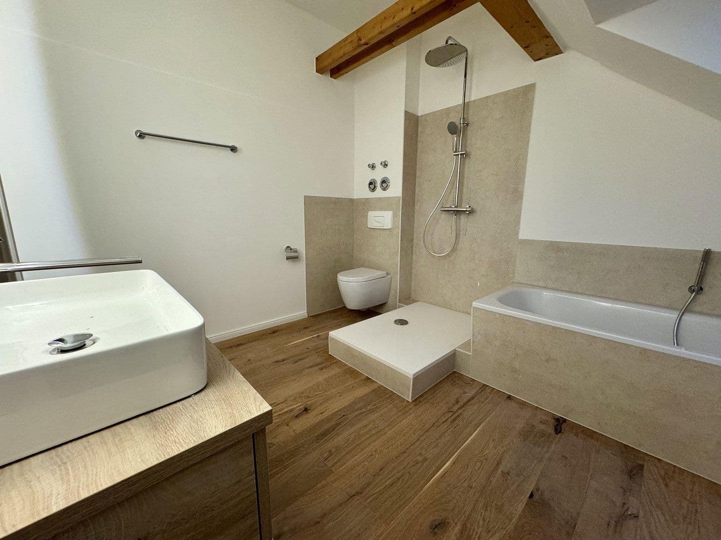 Prenájom bytu 2-izbový 70 m², Lutherstraße 23, Zwickau, Sasko Prenájom bytu 2-izbový 70 m², Lutherstraße 23, Zwickau, Sasko